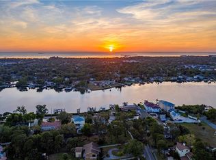465 Riverside Dr, Tarpon Springs, FL 34689