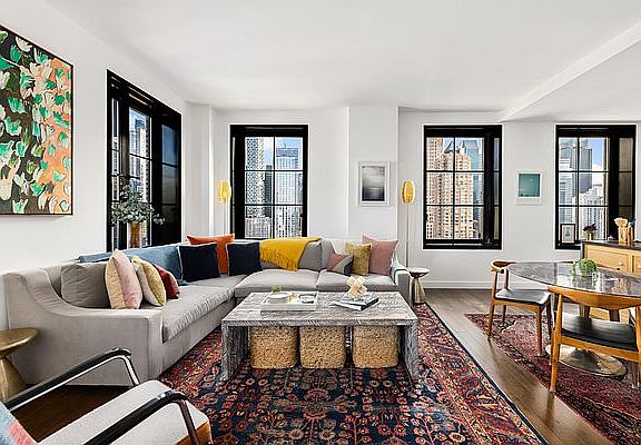 4th image of 425 W 50th St Ph C