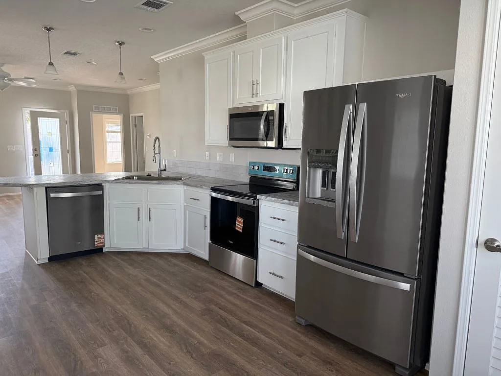 2 bed, 2.0 bath, 1251 sqft, $1,599 — Photo 3