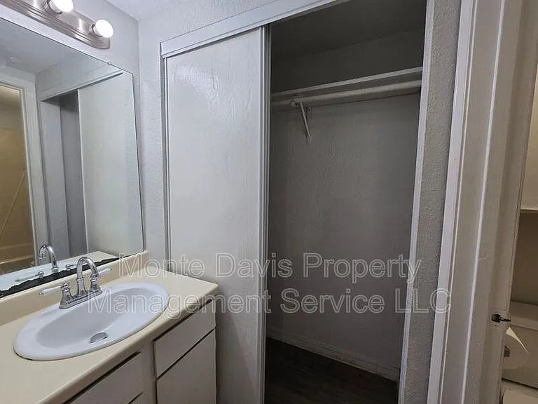 513 S Park Dr #201 — Photo 20