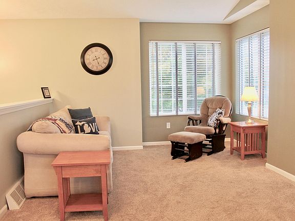 4th image of 2936 Burritt St NW