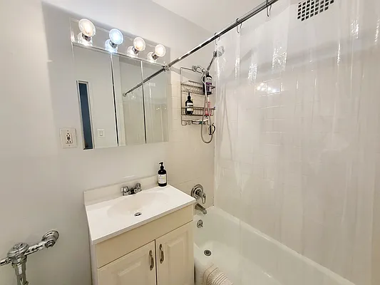 Rented by Douglas Elliman | media 15