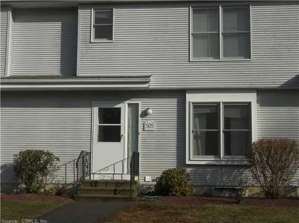 505 Chaplin Woods Dr, Chaplin, CT 06235