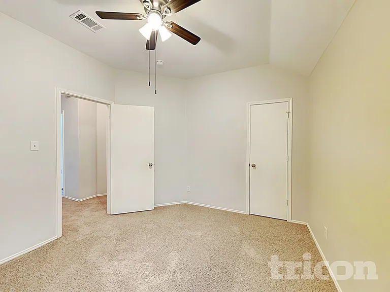 1615 Hillside Dr — Photo 12