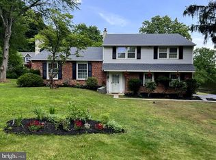 405 Edgewood Dr, Exton, PA 19341
