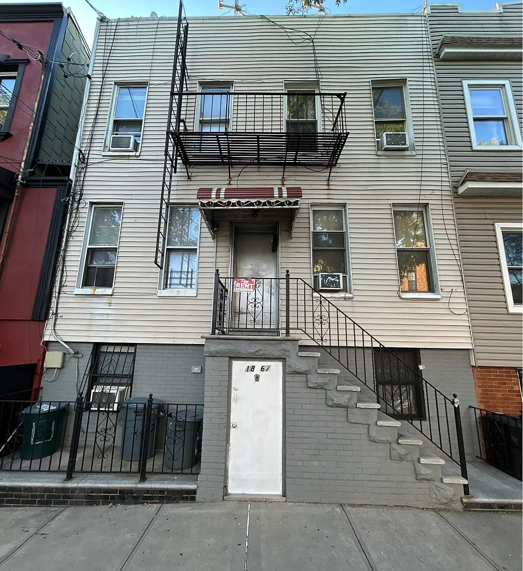 1 bed, $2,400 — Photo 1