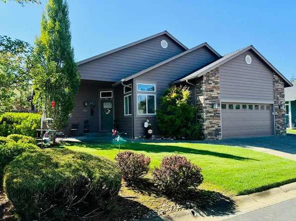 227 Cedar Brook Ln, Cave Junction, OR 97523