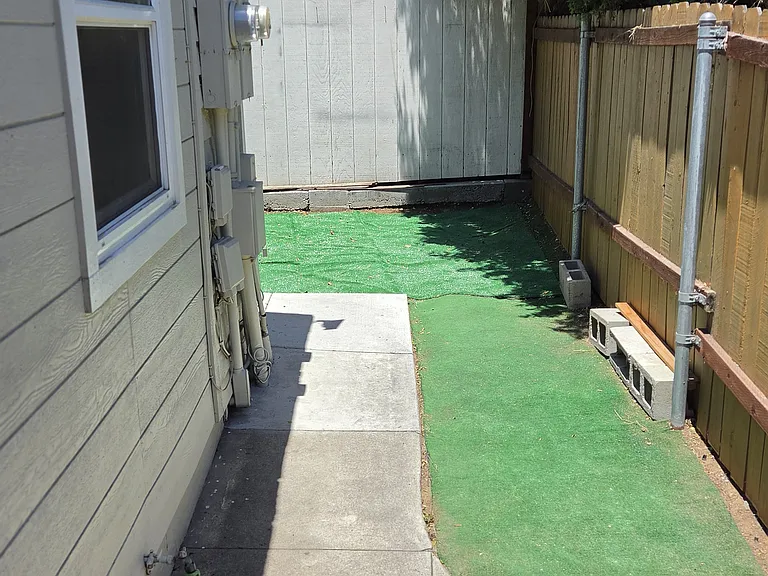 1809 Fern St — Photo 15