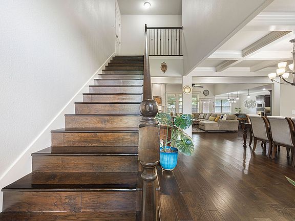 5th image of 1011 Hunters Pointe