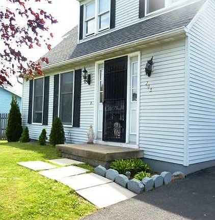 3rd image of 209 Chestnut Hill Dr