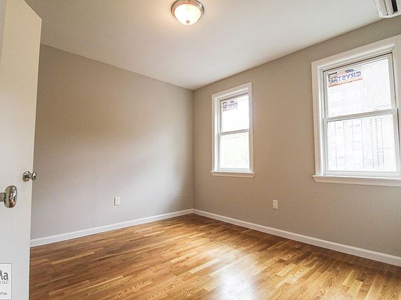 3rd image of 726 Courtlandt Ave #3F