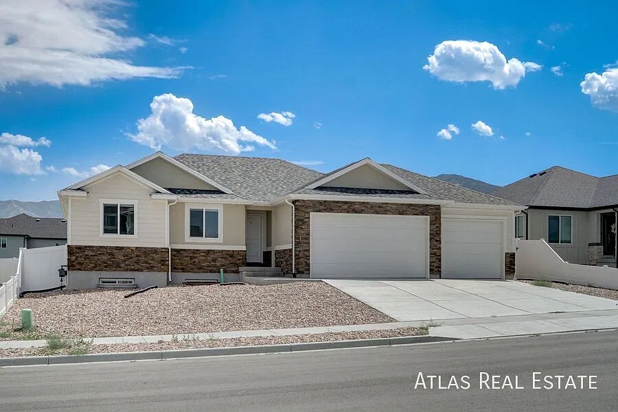 Discover Your Dream Home In Tooele! | Gorgeous 3bd/2bth | Available Now! — Photo 2
