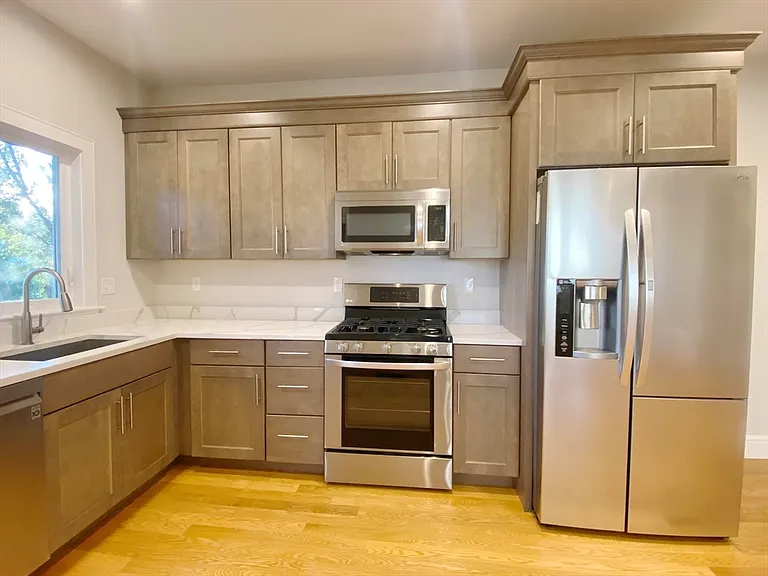 821 Winthrop Ave #1 — Photo 2