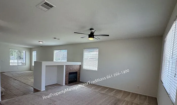 4 bed, 3.0 bath, 2996 sqft, $3,200 — Photo 4