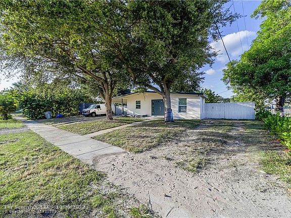 2nd image of 1321 NE 40th Ct