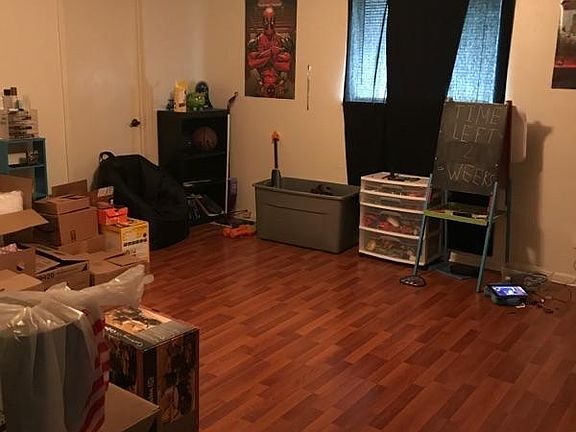 3rd image of 213 E Linda St
