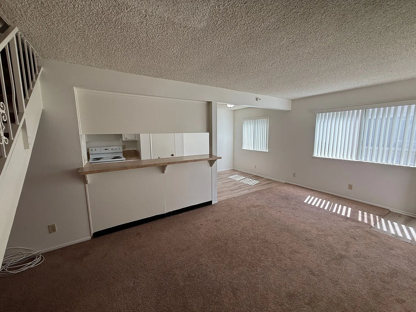 Updated 2 Bed / 1 Bath Townhouse with Pool Access Port Hueneme — Photo 4