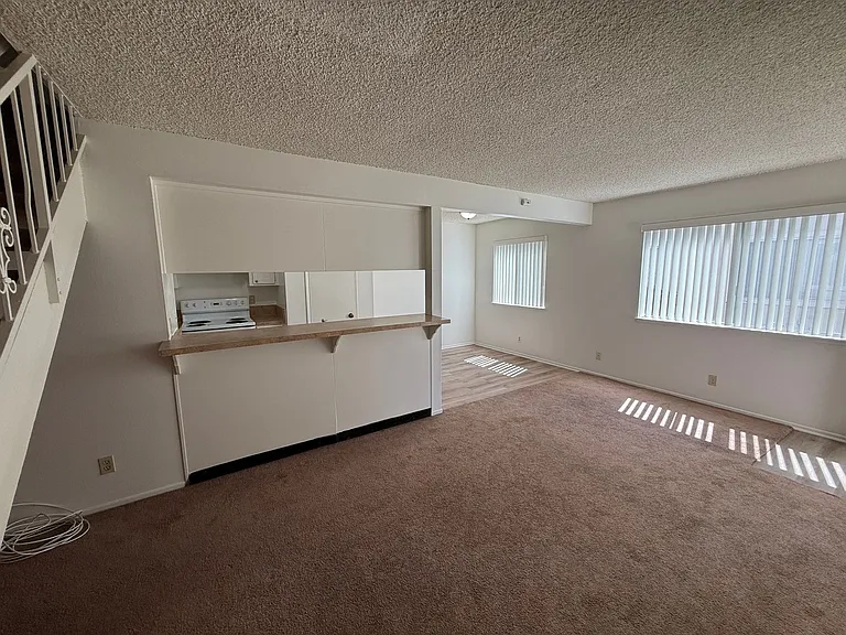 752 W Hemlock St — Photo 4