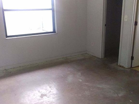 4th image of 1205 N Crystal Ter