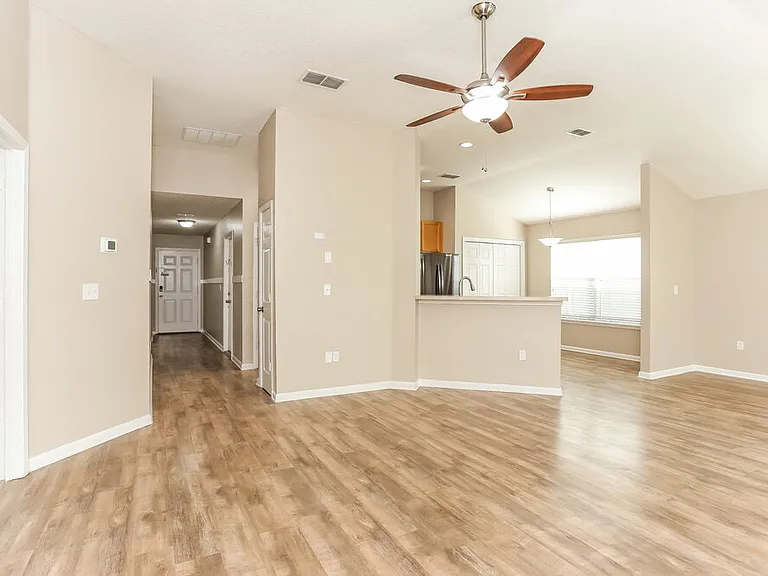 2836 Cross Creek Dr — Photo 3