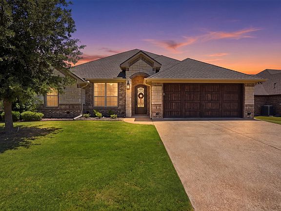 2nd image of 1010 Anna Cir