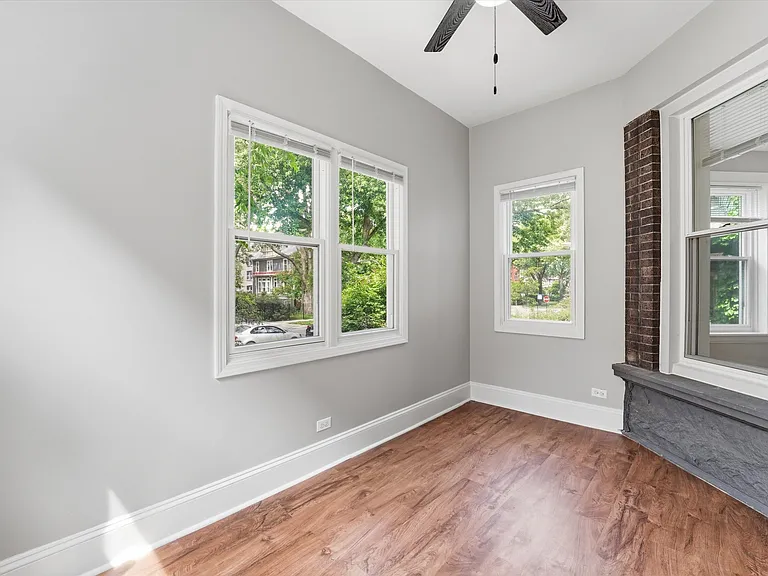 1915 W Lunt Ave #1 — Photo 15