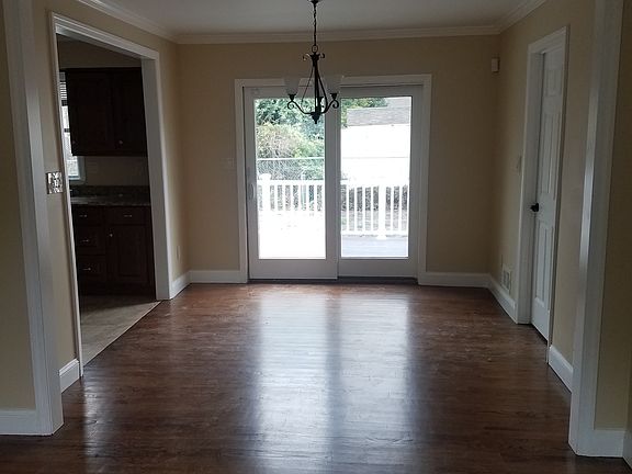 4th image of 2011 Ravenwood Dr
