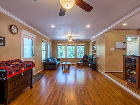 3rd image of 2031 Markham Dr