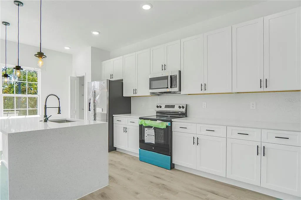 4 bed, 2.0 bath, 1774 sqft, $1,980 — Photo 4