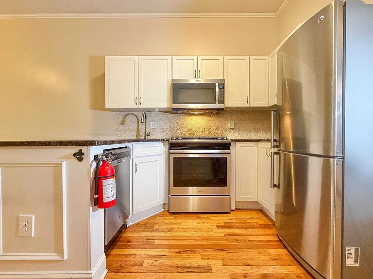 224 Madison St #1B — Photo 6