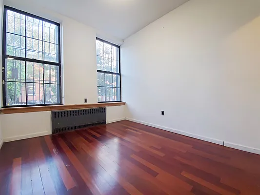 Rented by Rentall Group Inc | media 7