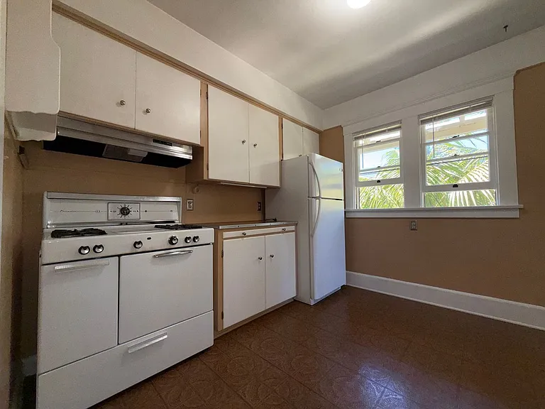 3355 Brant St — Photo 23