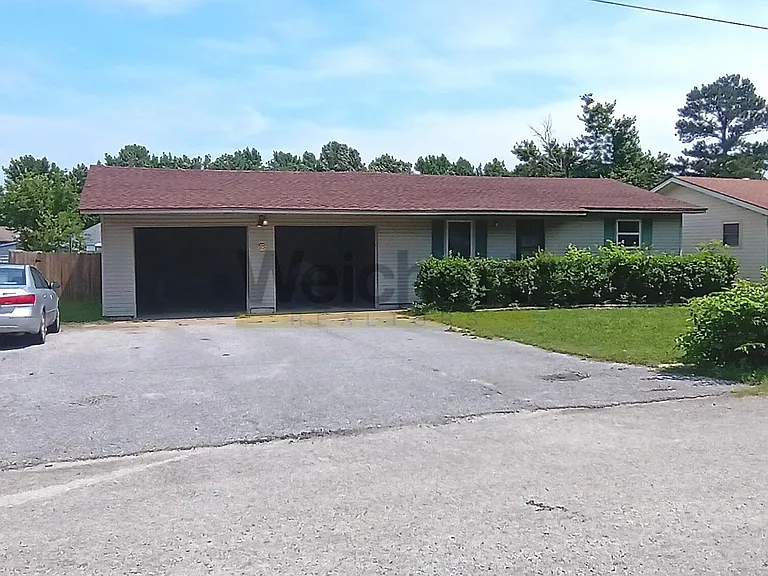 1301 Roberts Dr — Photo 1