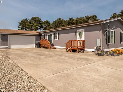 410 13th St SW, Bandon, OR, 97411