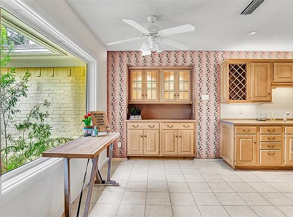 3rd image of 14323 Valley Hi Cir