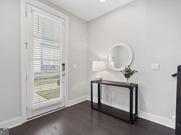 5th image of 836 Winslow Way