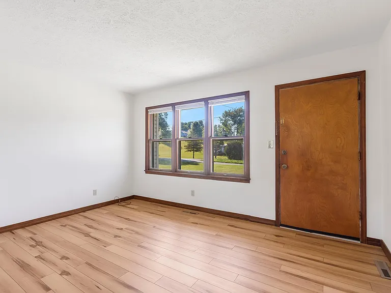 1415 W Inman Rd — Photo 5