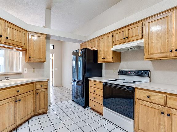 5th image of 1613 Pinnacle Ln