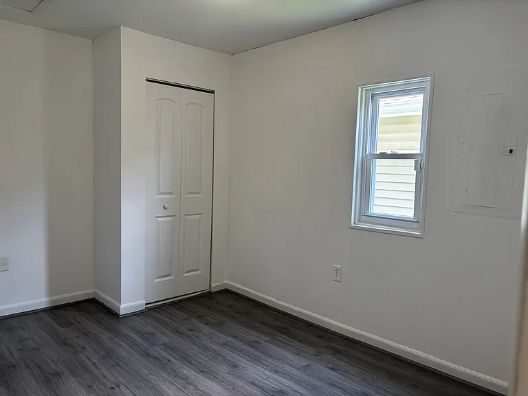 1372 Riverside Dr — Photo 10