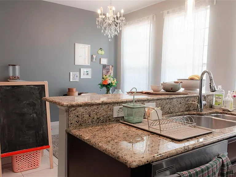 3033 Pointeview Dr — Photo 8