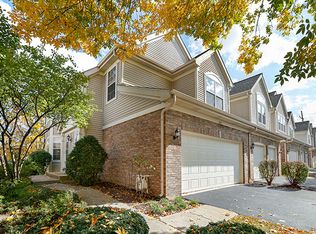 837 McKenzie Station Dr, Lisle, IL 60532