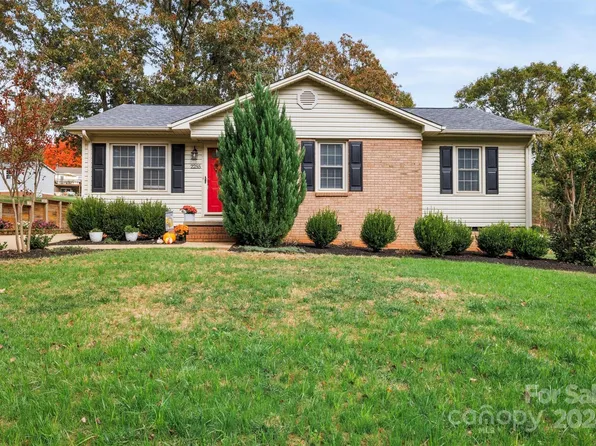 2255 34th Avenue Dr NE, Hickory, NC 28601