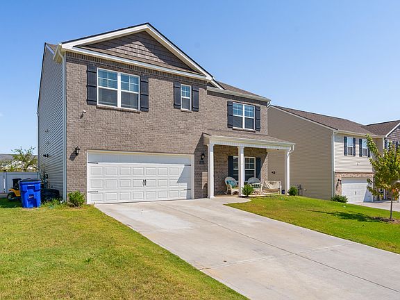 3rd image of 3215 Meadow Creek Way NE