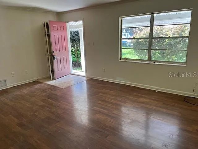 3 bed, 2.0 bath, 1690 sqft, $1,695 — Photo 2