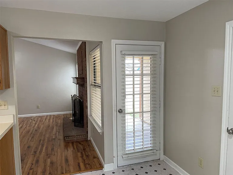 1402 Sheppard Ln — Photo 13