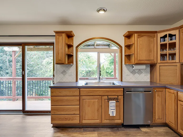 Upper Level
+Refrigerator/Dishwasher (2026)
+Double stove
+Dishwasher
+Garbage disposal
+Microwave
+4 burner oven (electric)(convection)