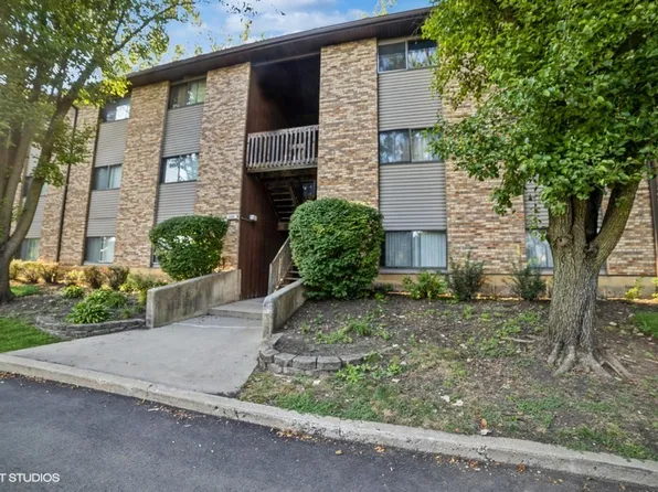 2358 South St APT C, Elgin, IL 60123