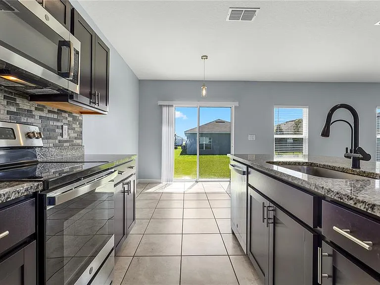 1582 Finnigan Cir — Photo 12