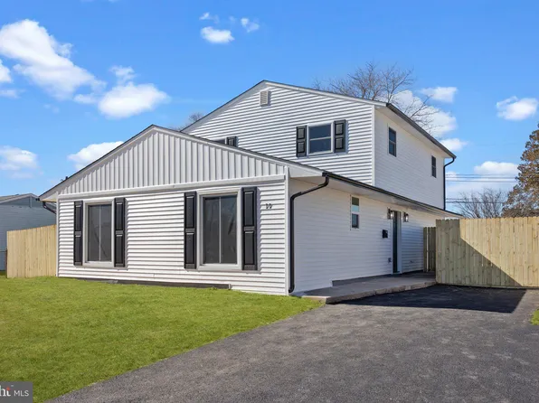 11 Little Ln, Levittown, PA 19054