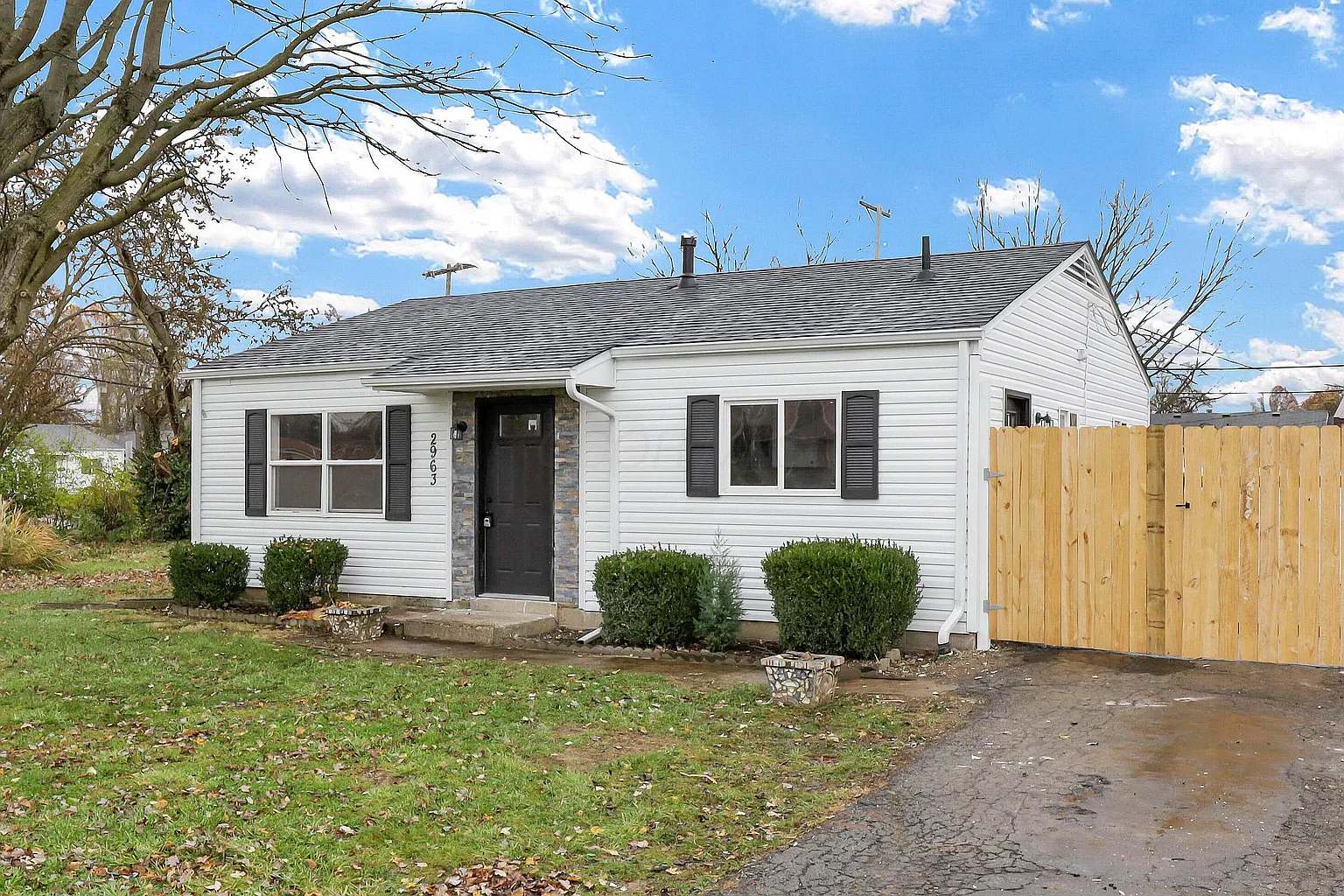 2963 Fairwood Ave photo 1